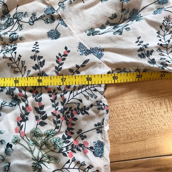 Cute floral blouse size small - Picture 7 of 8